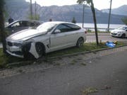 Das Auto prallte frontal in einen Baum. (Bild: Kantonspolizei Uri, Sisikon, 13. September 2018)