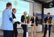 Nicolas Bürer, Remo Rusca, Nationalrat Hans-Ulrich Bigler und Valentin Vogt (von rechts) diskutierten miteinander über den «Arbeitsplatz 4.0». Franz With, ein Vertreter der Kybun AG, moderierte. (Bilder: Corinne Hanselmann)