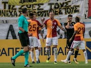 Die Spieler von Galatasaray können sich zum Sieg im Istanbuler Derby gegen Kasimpasa beglückwünschen (Bild: KEYSTONE/EPA ANA-MPA/PANAGIOTIS MOSCHANDREOU)