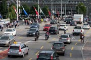 Stossverkehr auf der Seebrücke – dank Bypass sollen hier dereinst weniger Autos rollen. (Bild: Alexandra Wey/Keystone (Luzern, 28. Mai 2018))