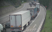 Der Verkehr staut sich am gesperrten Gotthard. (Bild: Webcam www.gotthard-strassentunnel.ch, 14. September 2018)