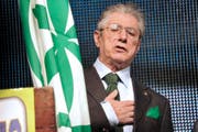 Umberto Bossi, Gründer der damaligen Partei Lega Nord, wurde wegen des Skandals um die veruntreuten Gelder zu einer Gefängnisstrafe verurteilt. (Bild: Gian Mattia/AP (10. April 2012))