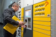 Bei der Post ersetzen Automaten den bedienten Schalter. (Bild: Lukas Lehmann)