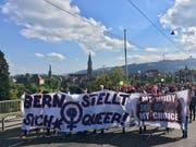 Die unbewilligte Demonstration gegen die Abtreibungsgegner zog vom Zentrum der Hauptstadt in Richtung Länggasse. (Bild: Quelle: Keystone-SDA, Sara)