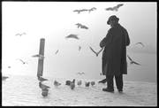 Wer sich als Mann länger am Quai aufhielt, machte sich verdächtig. (Bild: Lisa Meyer-List, ca. 1940, Staatsarchiv Luzern FDC 102_2533)