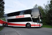 Der Flixbus verlässt den Turmatt-Platz in Stans in Richtung Luzern.Bild: Matthias Piazza (Stans, 10. September 2018)