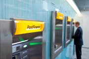 Keine Geld, Karte weg: Postfinance-Kunden können am Bacomaten böse Überraschungen erleben (Archivbild: Keystone)