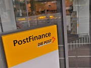 Kein Geld: Wegen technischer Probleme riet Postfinance am Samstag während Stunden davon ab, mit der Postcard am Automaten Bargeld zu beziehen. (Bild: KEYSTONE/EQ IMAGES/ANDY MUELLER)