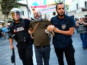 Hunderte Arbeiter protestierten am Wochenende in Istanbul auf der Baustelle des neuen Grossflughafens für bessere Bedingungen. (Bild: KEYSTONE/AP/EMRAH GUREL)