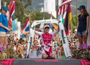 Daniela Ryf bei ihrem Sieg in Hawaii vor einem Jahr. (Bild: Bruce Omori/EPA)
