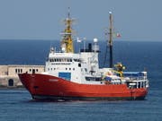 Das Rettungsschiff «Aquarius» ist wieder im Einsatz, um Bootsflüchtlinge vor der Küste Libyens zu retten. (Bild: KEYSTONE/EPA/DOMENIC AQUILINA)