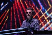 Jean-Michel Jarre bei einem Auftritt in Frankreich (Bild: EPA/Hugo Marie)