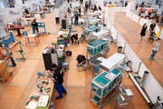 Lüftungsanlagenbauer in Aktion an den Schweizer Berufsmeisterschaften in Bern. (Bild: KEYSTONE/Anthony Anex).