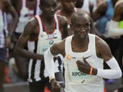 Eliud Kipchoge lief in Berlin zu einem Marathon-Weltrekord (Bild: KEYSTONE/AP/MARKUS SCHREIBER)