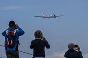 Eine DC-3 im Swissair-Look der 1940er-Jahre. (Bild: Fotostudio Robert Fischlin (Stanserhorn, 15. September 2018))