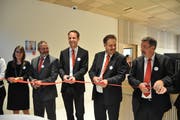 Symbolische Eröffnung durch die Baukommission: (von links) Petra Fux, Christian Schmid, Thomas Bleiker, Hansjörg Huser und Ernst Zwingli. (Bild: Sabine Schmid)