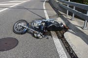 Der 64-Jährige war nach dem Rotwaldtunnel auf die Gegenfahrbahn geraten. (Bild: kapo)