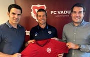   Mario Frick (center) together with Vaduz sports director Bernt Haas (left) and managing director Patrick Burgmeier. 