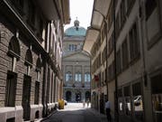 Das Parlament verlangt, dass der Bund die Ausgaben für die externen Berater senkt. (Bild: KEYSTONE/ALESSANDRO DELLA VALLE)