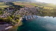 Luftansicht des Campingplatzes am westlichen Dorfrand. (Bild: PD)