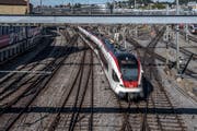 Im Bereich der Langensandbrücke werden im November Weichen ersetzt. Dies führt zu einer Totalsperrung des Bahnhofs Luzern während einem Wochenende. (Bild: Pius Amrein, Luzern, 18. September 2018)
