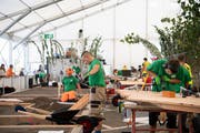 Gärtner in Aktion an den Schweizer Berufsmeisterschaften vergangene Woche in Bern.(KEYSTONE/Anthony Anex).