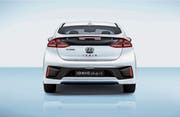 Diese Hyundai-Werbeaufnahme könnte der Stadtpolizei als Ausbildungsmaterial im Fach «Elektrofahrzeuge» dienen. (Bild: Hyundai)