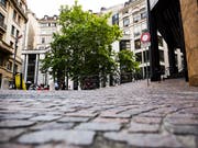 Die jungen Frauen waren auf der Place des Trois-Perdrix in der Altstadt von Genf angegriffen worden. (Bild: KEYSTONE/JEAN-CHRISTOPHE BOTT)