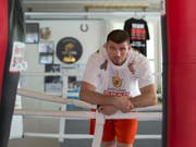 Wichtiger Sieg für die Moral: Arnold Gjergjaj kehrt in Pratteln mit K.o.-Sieg zurück (Bild: KEYSTONE/GEORGIOS KEFALAS)