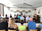 Das Interesse an der angekündigten Versteigerung war gross: Rund 30 Personen füllten den Saal des Oberbüren Pfarreiheims. (Bild: Andrea Häusler)