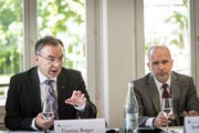 Thomas Bieger (links), Rektor der Universität St.Gallen, und Regierungsrat Stefan Kölliker. (Bild: Ralph Ribi (St.Gallen, 11. September 2017))