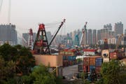 Frachtkräne im Hafen von Hongkong. (Bild: Jérôme Favre/Epa (Hongkong, 18. September 2018))