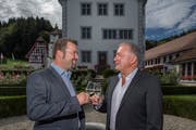 Sie fusionieren: Thomas Roos, Gemeindepräsident von Ebersecken (links) und Urs Kaufmann, Gemeindepräsident von Altishofen. (Bild: Pius Amrein; Altishofen, 23. September 2018)