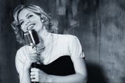 Sängerin Clare Teal entzückte das Publikum im KKL. (Bild: PD)
