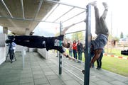 Human Flag: Das und mehr wurde im Jugendpark Buchs vorgezeigt. (Bild: Hansruedi Rohrer)