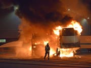   Trucks with refrigerated compartments were fired: The fire department in Emmen LU in mid-September was used on a company's premises. (Image: KEYSTONE / LUZERN POLICE) 