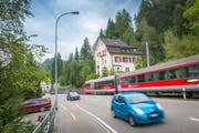 Gemeinsam wollen Stadt und Kanton St.Gallen sowie Ausserrhoden den Stau auf der Teufener Strasse künftig in die Liebegg (im Bild) verlagern. Dafür ist eine Pförtneranlage in Planung, die nur so viele Autos passieren lässt, wie die Strasse zu schlucken vermag. (Bild: Urs Bucher - 15. September 2016)