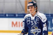 Luca Capaul glaubt an die Playoff-Qualifikation in der Swiss League. (Bild: EVZ/Philipp Hegglin)