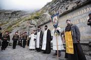 Auch russisch-orthodoxe Priester nahmen an der gestrigen Gedenkfeier in der Schöllenen teil. (Bild: Urs Hanhart (Andermatt, 24. September 2018))