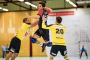 Basil Gnos (Mitte) sammelt in Emmen Spielpraxis und soll mit seinen Toren zum Ligaerhalt beitragen. (Bild: Philipp Schmidli (Emmen, 22. September 2018)
