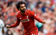 Mohamed Salah feiert sein Tor, das er für Liverpool in der English Premier League gegen West Ham erzielt hat. (Bild: EPA/Peter Powell (Liverpool, 12. August 2018))