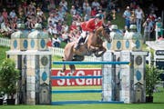 Spannende Wettkämpfe in St. Gallen: Romain Duget im Sattel von Twentytwo Des Biches (Bild: Urs Bucher)