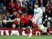 Manchester United (mit Phil Jones im Bild) strauchelt im Ligacup (Bild: KEYSTONE/AP PA/MARTIN RICKETT)