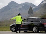 Der Ständerat will dem Grenzwachtkorps unter die Arme greifen und das Personal in den am meisten von Kriminaltourismus betroffenen Kantonen aufstocken. (Bild: KEYSTONE/GIAN EHRENZELLER)