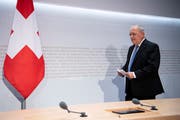 Er bleibt noch bis Ende Jahr: Bundesrat Johann Schneider-Ammann nimmt vor den Medien Stellung zu seinem Rücktritt. (KEYSTONE/Anthony Anex)
