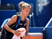 Viktorija Golubic kann ihre Enttäuschung nach dem Aus in Wuhan nicht verbergen (Bild: KEYSTONE/ANTHONY ANEX)