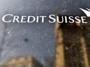 Die Credit Suisse schafft flexiblere Arbeitsstrukturen und baut Vaterschaftsurlaub aus. (Bild: KEYSTONE/WALTER BIERI)