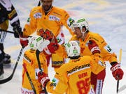 Damien Brunner (ganz rechts) freut sich mit seinen Teamkollegen über seinen ersten Treffer im Dress des EHC Biel (Bild: KEYSTONE/TI-PRESS/ALESSANDRO CRINARI)