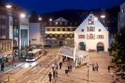 Blick auf den Bohl und dahinter das historische Waaghaus, in dem das St.Galler Stadtparlament durchschnittlich einmal im Monat tagt. (Bild: Urs Jaudas - 18. September 2010)