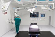 Ein Operationssaal der Uniklinik in Lausanne. (Bild: Laurent Gillieron/Keystone (9. Februar 2017))